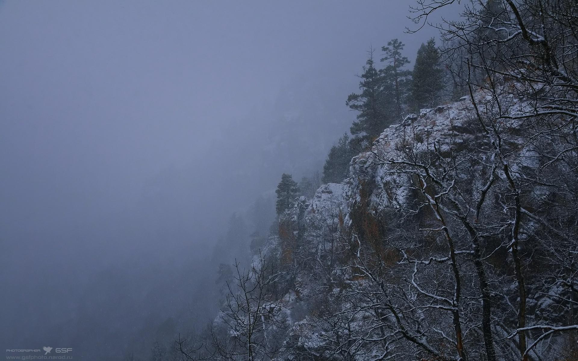 Blizzard mountain. Снежная буря в горах. Метель в горах. Горы в тумане зимой. Пурга в горах.