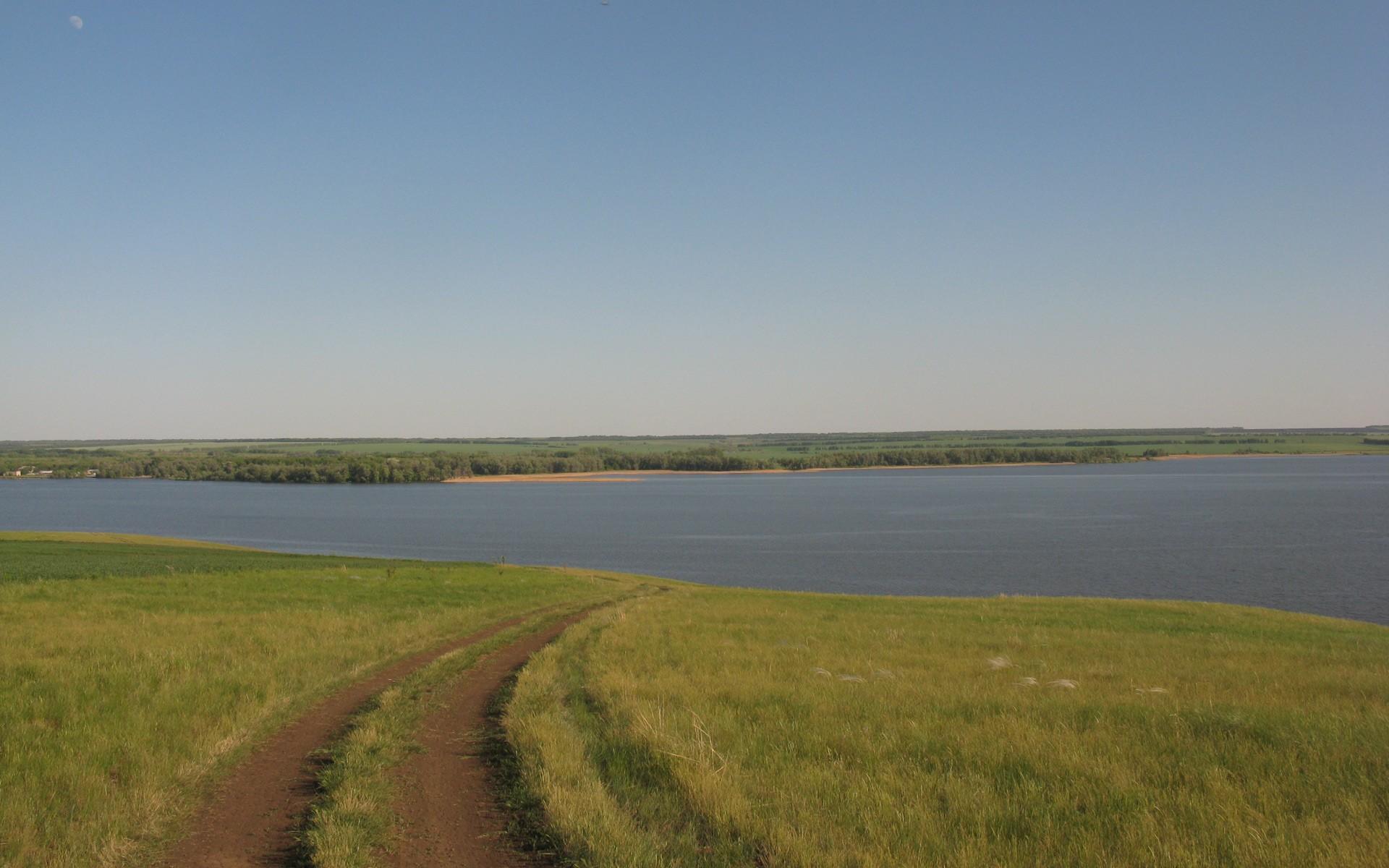 Дорога спускается к воде обои рабочий стол Природа
