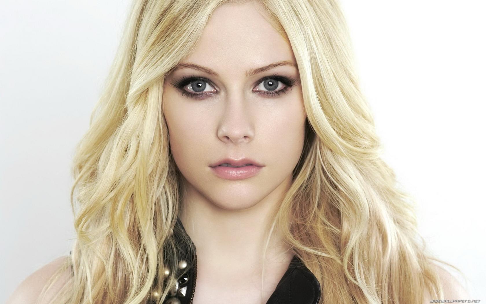 Avril Lavigne, девушка, взгляд обои рабочий стол Девушки